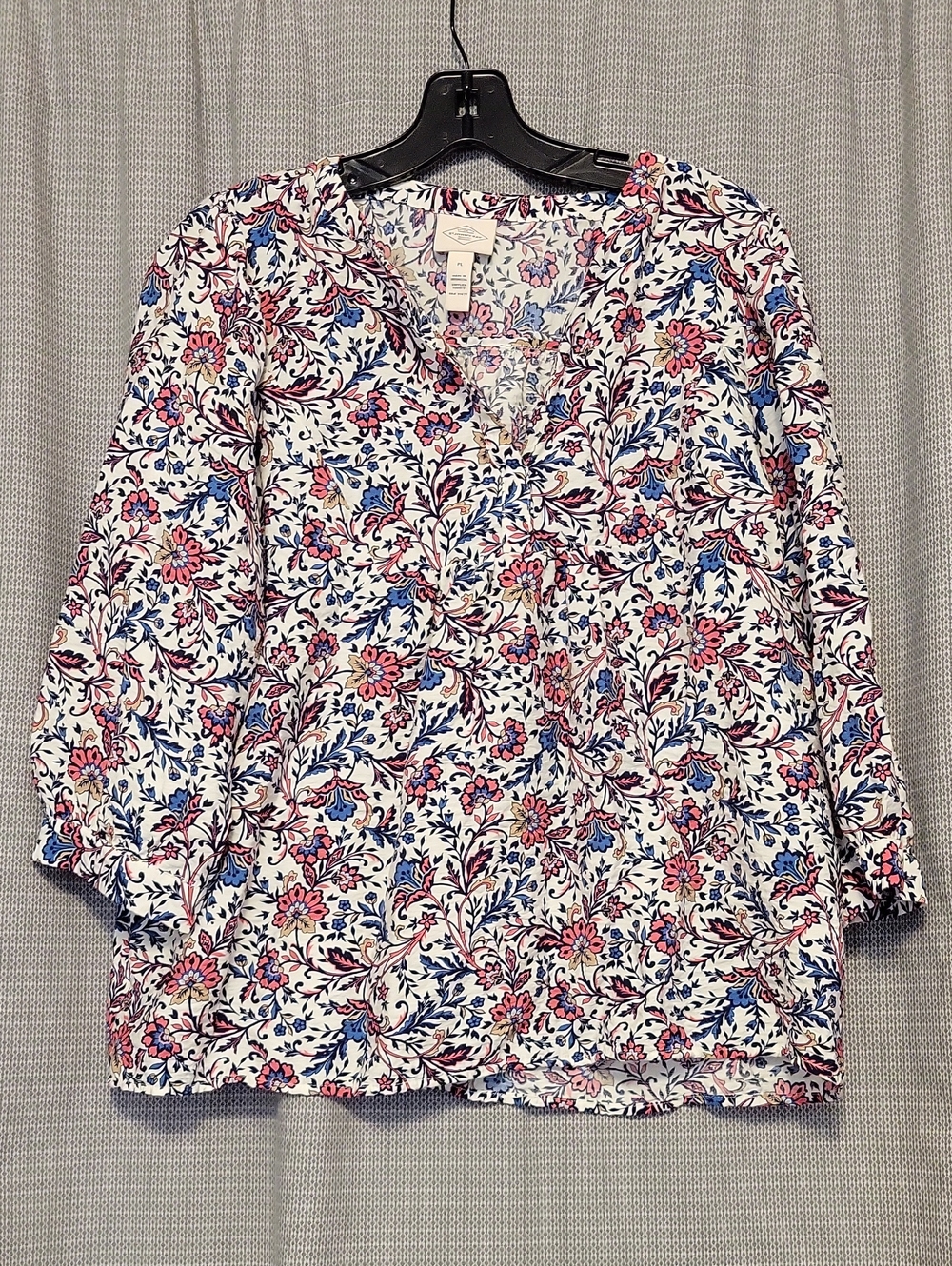 St. John's Bay White Floral V-Neck 3/4 Sleeve Blouse